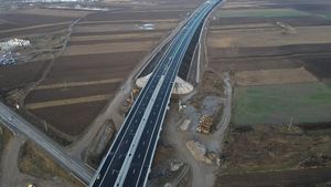 VIDEO S-a deschis lotul Chețani-Câmpia Turzii pe Autostrada Transilvania. Asocierea Strabag-Geiger a finalizat lucrările cu 8 luni înainte de termen /Autostradă completă de la Târgu Mureș la Cluj Napoca (Nădășelu)