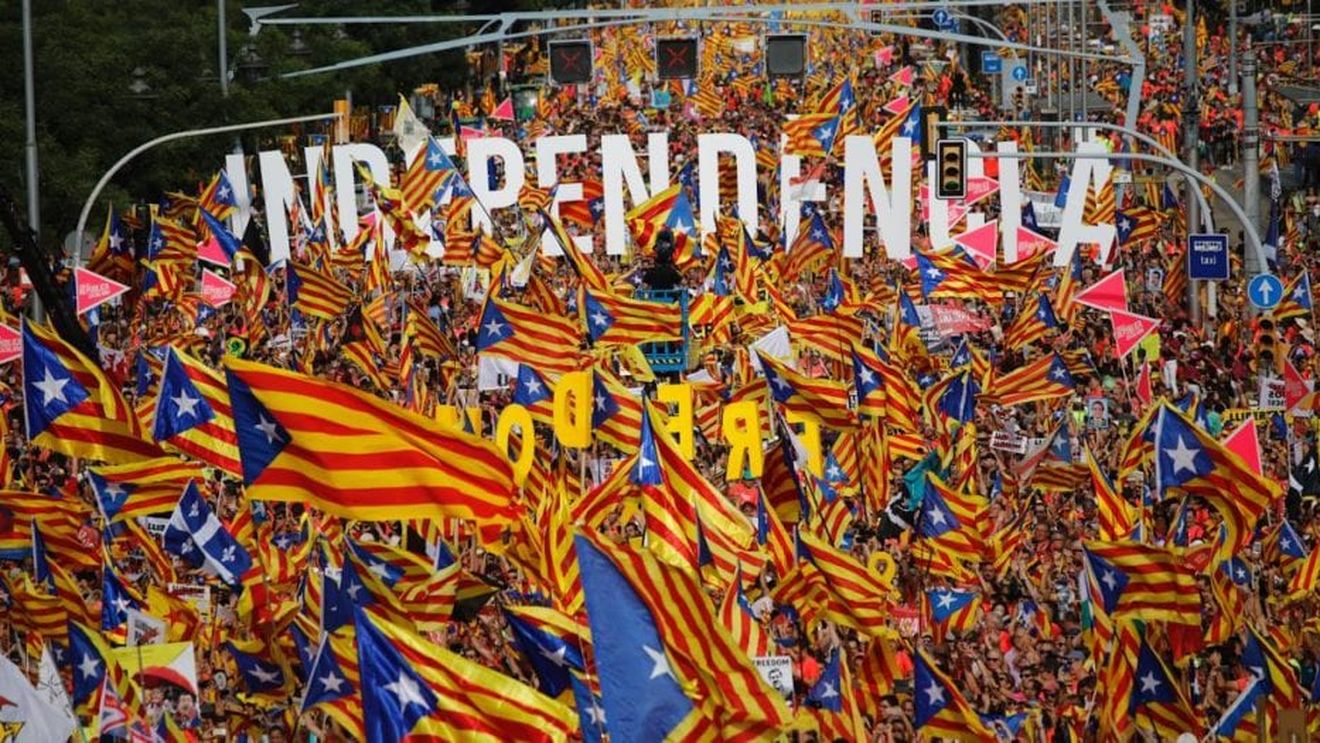 De ce Catalonia se confruntă cu manifestaţii de masă
