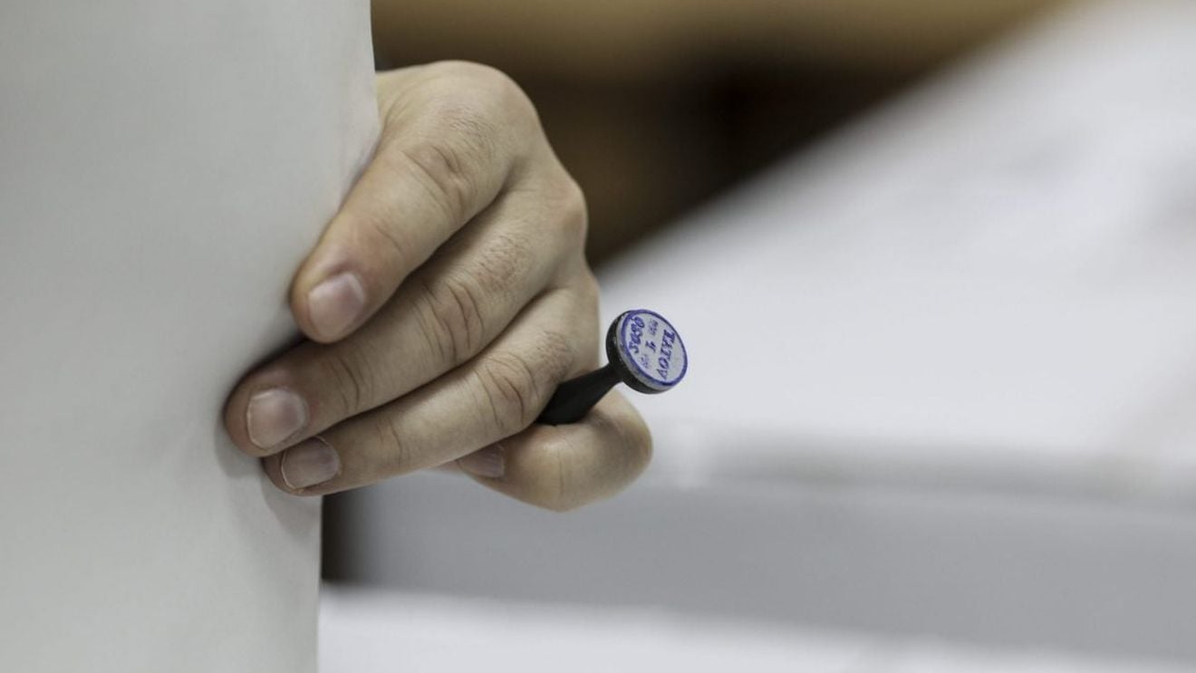 Votul multiplu - infracţiune / Măsuri în cazul în care sistemul informatic semnalează că alegătorul a mai votat o dată