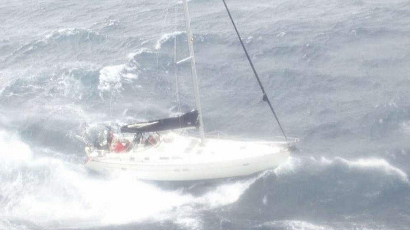 O navă condusă de un comandant român de cursă lungă a salvat patru marinari în plină furtună în Golful Mexic. Garda de Coastă americană nu îi putuse salva cu elicopterul