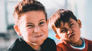 O mie de elevi bucureşteni vor putea beneficia de câte 5.000 de lei pentru aparate ortodontice / Se estimează că peste 70% dintre copii şi adolescenţi prezintă anomalii de poziţinare a dinţilor