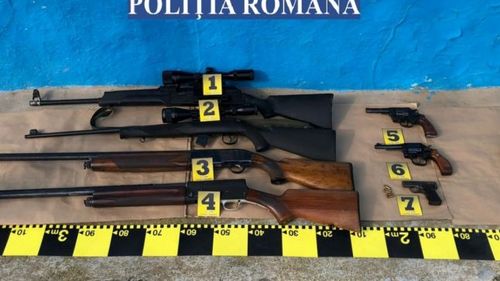 VIDEO Soţiile asasinilor care au executat acum doi ani un afacerist din Vrancea, acuzate că încercau să vândă arme militare