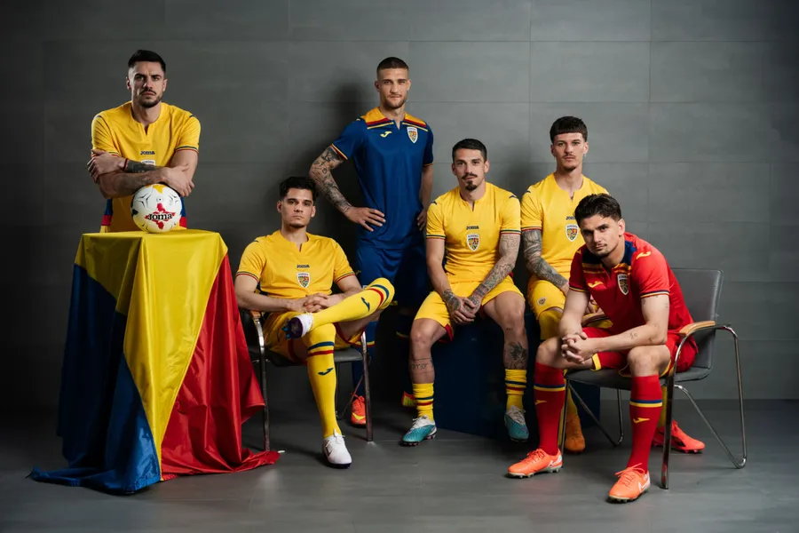 Echipamentul echipei naționale de fotbal a României, tricolorii, tricou de fotbal România, echipament de fotbal România