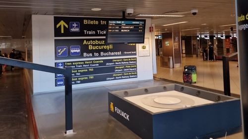 Cum arată haosul de pe aeroporturi din cauza lipsei de personal. Experiența unui român care a zburat de la Frankfurt la Otopeni și a rămas fără bagaje / La biroul de bagaje pierdute nu era nimeni