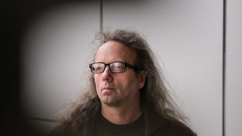 Bihor: Hackerul Guccifer a fost eliberat după aproape 8 ani de închisoare. Revenit în țară, își scrie memoriile