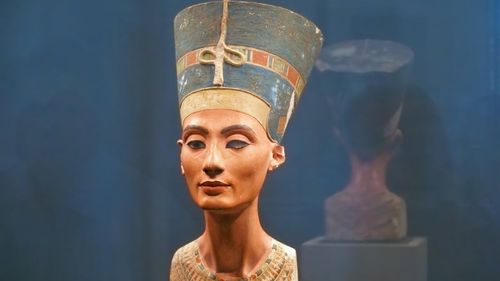 Bustul lui Nefertiti ar trebui returnat Egiptului, spun istoricii