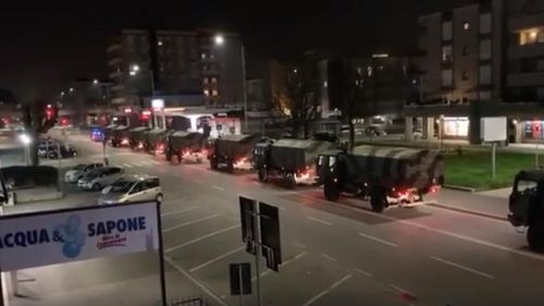 VIDEO Camioane militare transportă morții din Bergamo în alte părți / Orașul nu mai face față numărului de decese cauzate de coronavirus