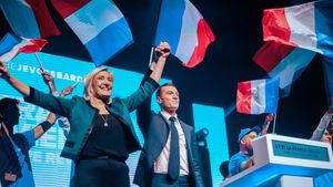Alegeri parlamentare anticipate în Franța: președintele Emmanuel Macron ia prin surprindere o clasă politică nepregătită. Dreapta populistă în avantaj