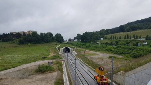 A fost străpuns tunelul Mureni de pe calea ferată modernizată Braşov - Sighişoara / Trenurile vor putea circula cu viteza maximă de 160 km/h, după modernizarea liniei