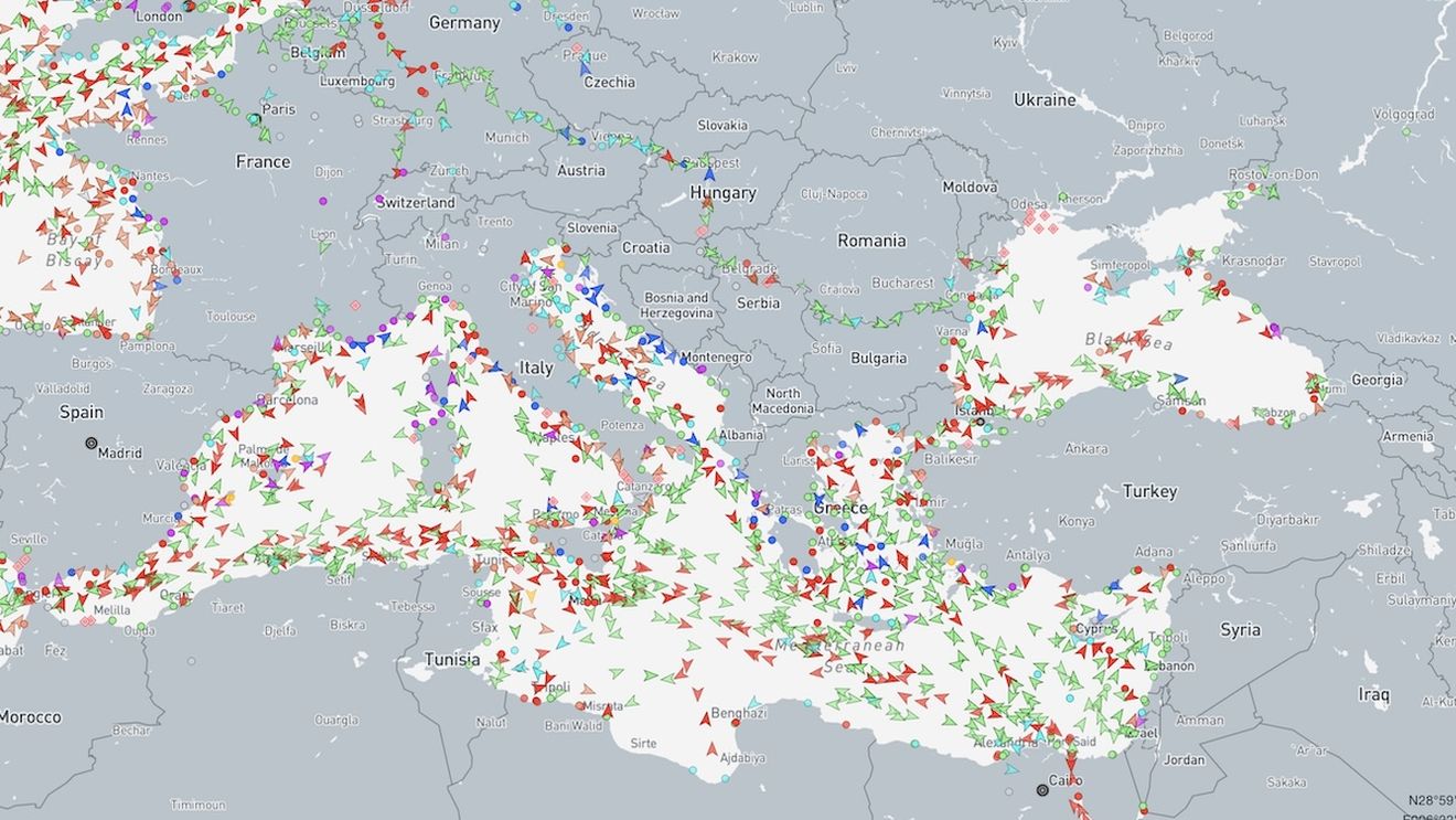 Un hacker italian de 15 ani a fost prins după ce a deviat mai multe nave în Marea Mediterana pentru distracție