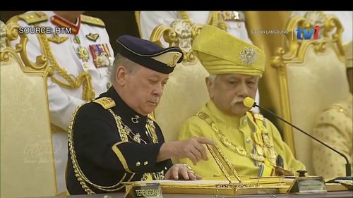 Noul rege al Malaeziei e un miliardar cu armată privată, avioane și o colecție de 300 de mașini de lux. Tatăl lui a fost acuzat de crimă