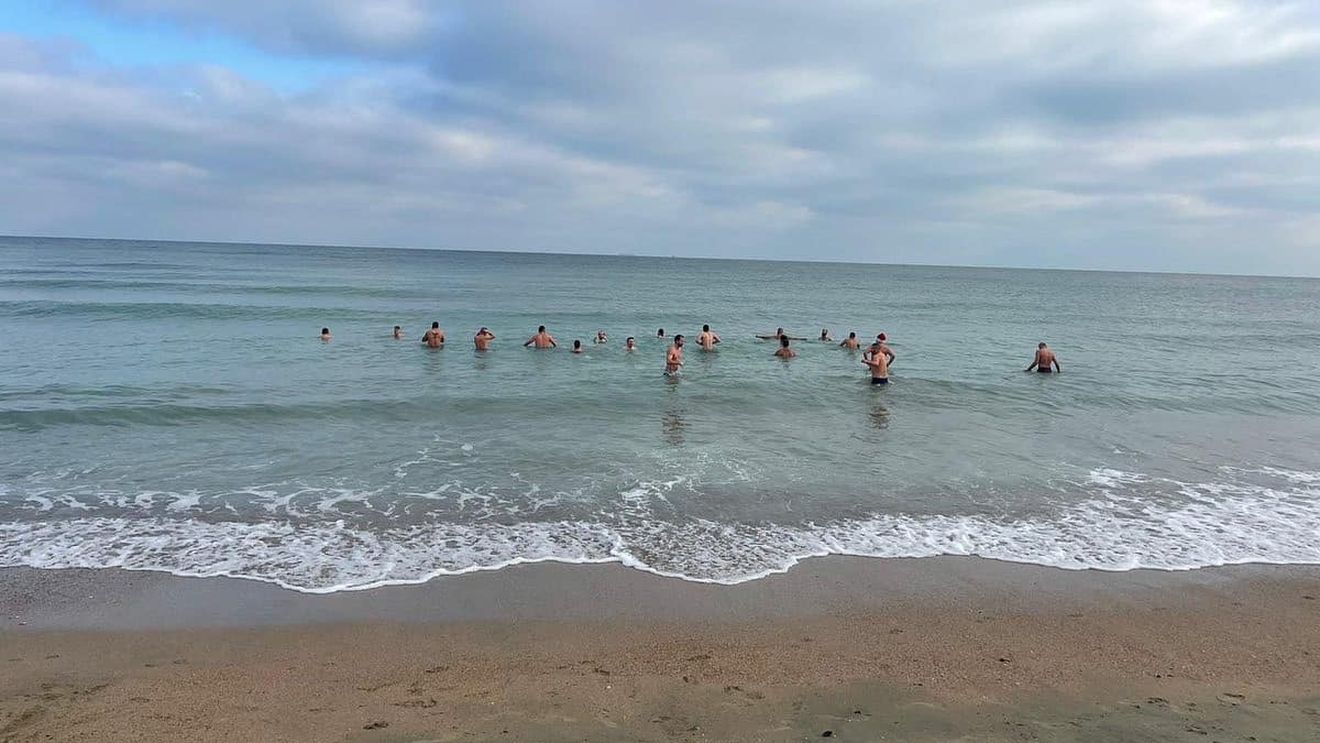 Polar Bear Challenge: Concurs de înot la temperaturi scăzute, organizat pe o plajă din Constanța