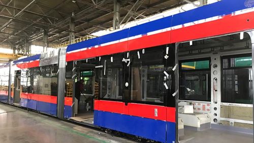 Preţul tramvaielor livrate de Astra Primăriei Capitalei ar putea creşte la un miliard de lei, ca urmare a ajustării preţurilor