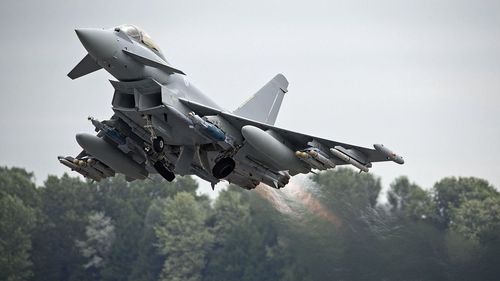 Forțele armate ale Chinei recrutează zeci de foști piloți militari britanici