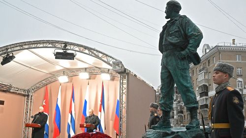 FOTO Putin și președintele Cubei au inaugurat o statuie a lui Fidel Castro la Moscova