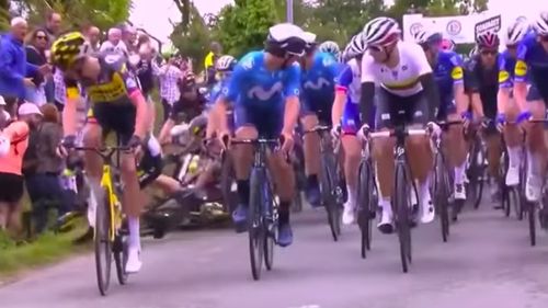 VIDEO Anchetă judiciară împotriva spectatoarei care a provocat căzătura colectivă în caravana Turului ciclist al Franţei