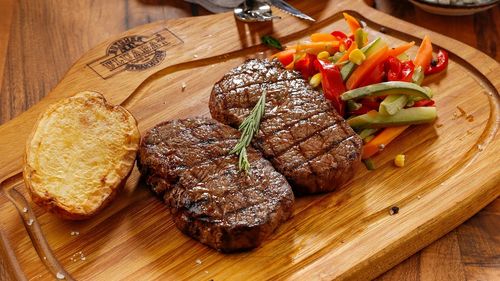 Franța: Dacă nu este carne, nu-i mai spuneți friptură/ Guvernul francez a interzis denumiri precum ''steak'', ''jambon'', "biftec", "friptură" și "costiță" pentru produsele vegetale