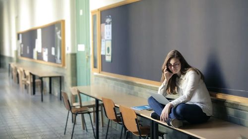 Peste 3.400 de profesori necalificați pentru disciplina pe care o predau vor intra la ore în acest an școlar, anunță Ligia Deca / Ministra dă asigurări că „cineva va intra la clasă”, mai ales în mediul rural