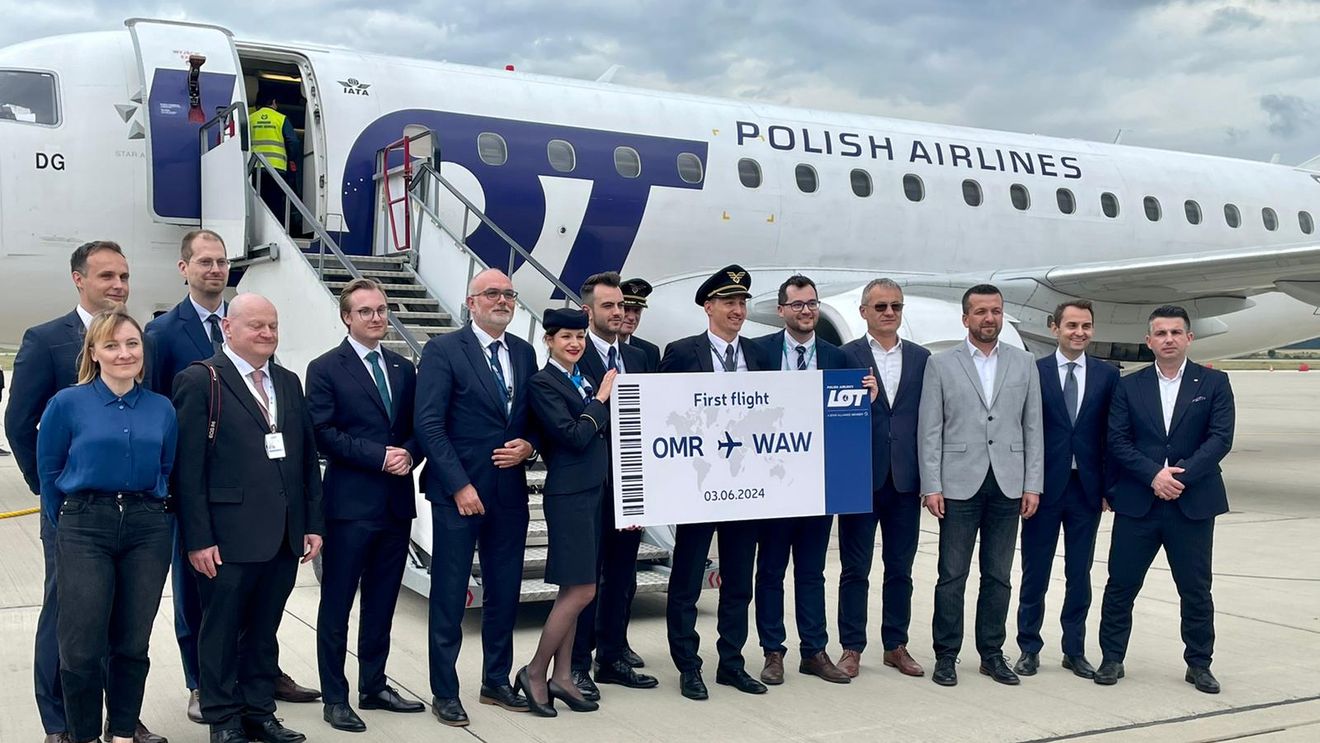 Zborul inaugural al cursei companiei poloneze LOT pe relaţia Varşovia - Oradea a aterizat luni