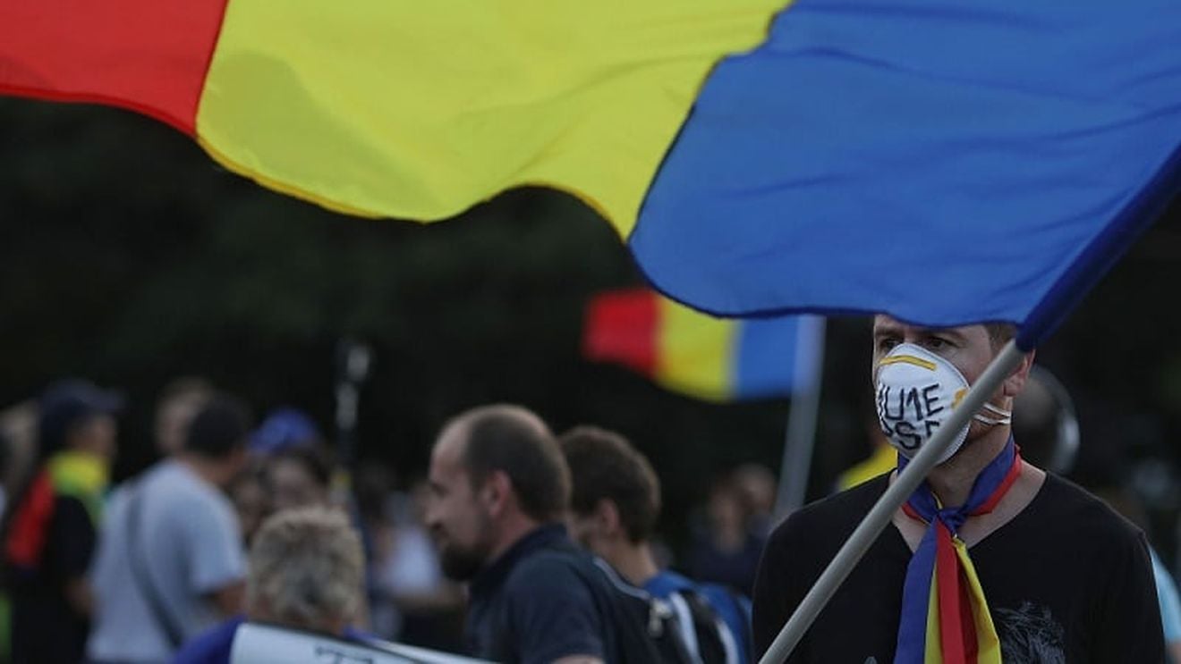 Protest în fața Guvernului. Câteva sute de oameni au ieșit în stradă, la o lună după violențele din 10 august