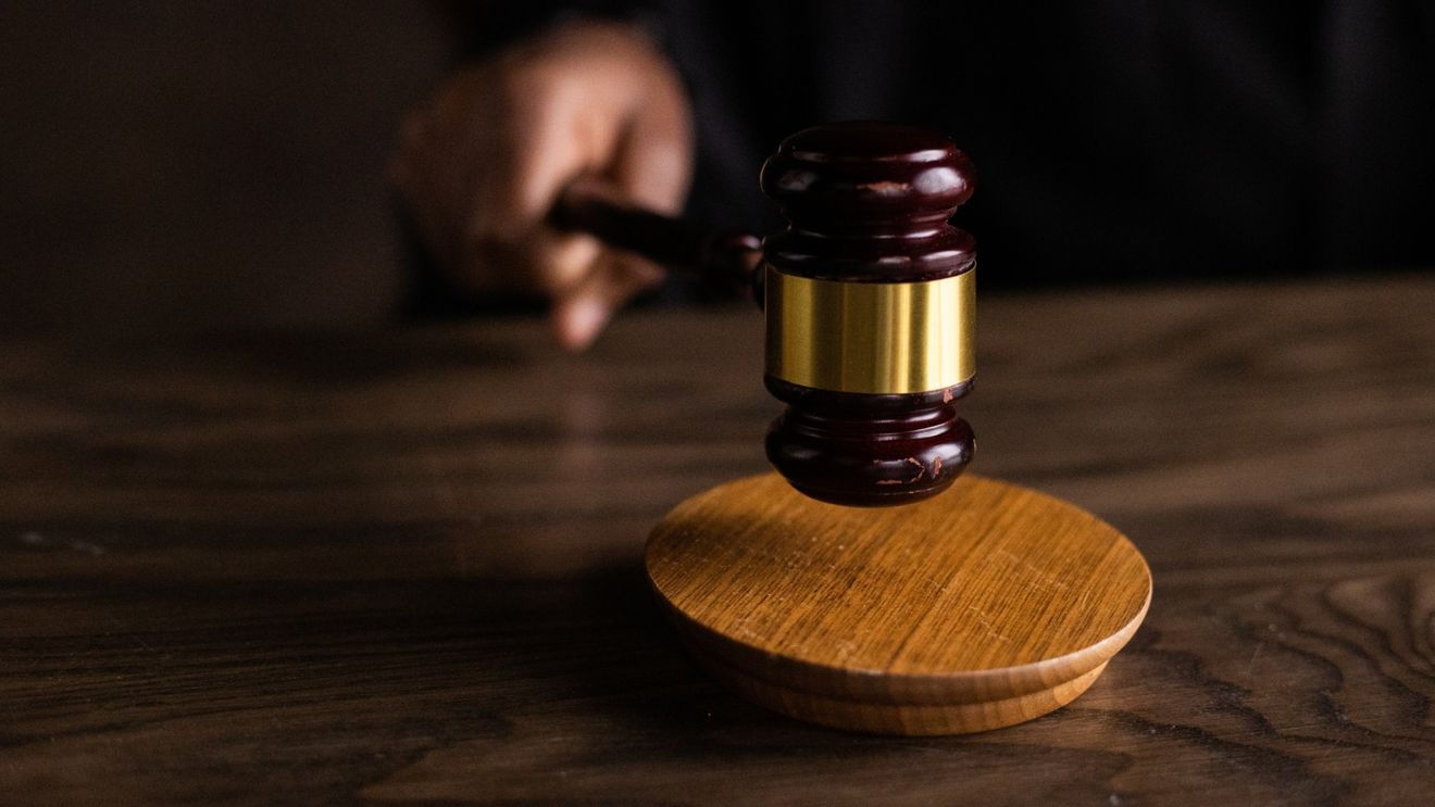 Un român obţine câştig de cauză într-un proces emblematic în SUA: Judecătorul a decis că o agenţie federală pentru afacerile minorităţilor trebuie să acorde ajutor inclusiv albilor