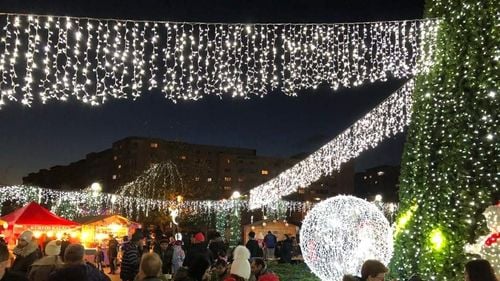 Primarul Sectorului 5, Cristian Popescu Piedone, anunță că nu va renunța la iluminatul festiv: Nu putem să le furăm copiilor Crăciunul / Primarul Sectorului 6 nu montează luminițe de sărbători