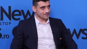 Liderul AUR, George Simion, a comentat și el propunerea PNL pentru funcția de premier: Probabil este o cacealma pe care preşedintele Klaus Iohannis o foloseşte în negocierile cu celelalte forţe politice