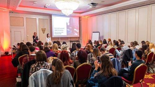 Intră în laboratorul ideilor câștigatoare la PR Academy 2025 (Parteneriat)