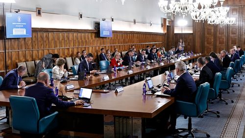 Premierul Bolojan, ședință extraordinară de guvern cu două ore înainte de votul din Parlament la moțiunea de cenzură 