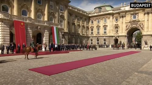 Preşedintele chinez Xi Jinping a salutat forţa şi legăturile care unesc China şi Ungaria, în ultima etapă a turneului său european