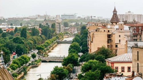 Peste 50% din poluarea Capitalei vine din blocuri și locuințe. Primăria promite schimbări. „Dacă pui gazon, n-ai făcut nimic”