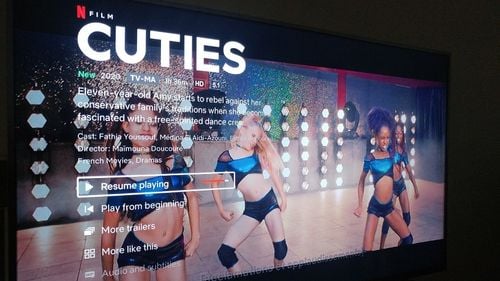 Cum a ajuns filmul Cuties "să îngrozească" republicanii americani și să declanșeze un boicot împotriva Netflix, acuzat de pornografie infantilă