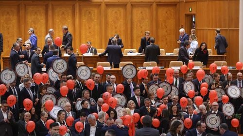 ULTIMA ORĂ Moțiunea de cenzură a picat. Guvernul rămâne în funcție / Ciolacu către AUR, POT, S.O.S.: Dacă mâine pică netul în România, se termină și cu suveranismul vostru. Fără acces la înjurături, ură și violență propagată în online, lumea v-ar vedea fix așa cum sunteți / Moșteanu: Domnule Ciolacu, în mai veți fi istorie