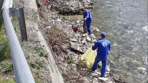 O firmă din Oradea, amendată cu 70.000 de lei pentru că îngropa gunoaie în balastiera pe care o exploatează