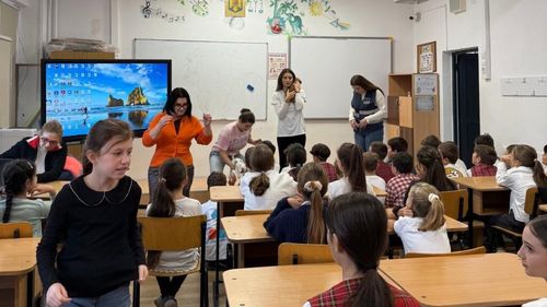 „Împreună învățăm despre animale”: Copiii de la Școala Gimnazială Herăstrău descoperă bucuria de a iubi și îngriji animalele (FOTO)