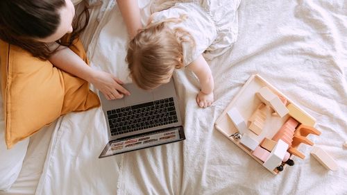 Italia: Persoanele care au copii cu vârste sub 14 ani au dreptul să lucreze în regim de telemuncă până la data de 31 iulie