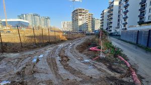 Imagini de Ev Mediu: Multe din străzile Capitalei şi din Ilfov sunt pline de noroi şi pietriş din cauza şantierelor care nu respectă legea. Specialiştii atrag atenţia asupra poluării şi a siguranţei în trafic