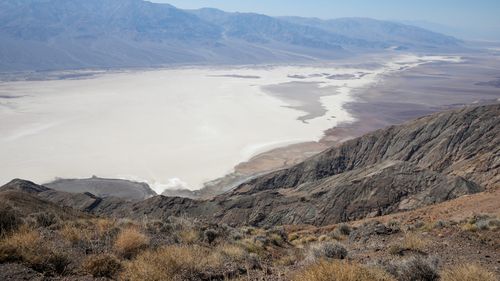 Un lac antic reapare în California după precipitații record
