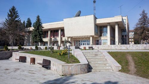 Primăria Sfântu Gheorghe lansează o petiţie online pentru trecerea Casei de Cultură a Sindicatelor în proprietatea oraşului / Primar: ”O ruşine în inima oraşului” / Un incendiu s-a produs aici, săptămâna trecută, iar imobilul e abandonat de mai mulți ani