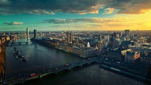 Milionarii pleacă în masă din Marea Britanie îngrijoraţi de majorarea taxelor - The Times