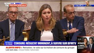 Franța: Adunarea Națională respinge cele două moțiuni de cenzură împotriva guvernului care și-a angajat responsabilitatea asupra proiectului legii de reformă a sistemului de pensii
