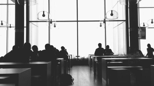 Religia la Bac în țările europene: în unele nu există deloc, în altele apare ca opțional, atât ca studiu al diverselor doctrine, cât și prin abordări de filosofie și istorie a religiei, religie și sexualitate, religie și știință