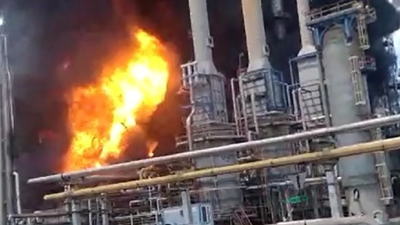 Tanczos Barna, despre explozia de la Petromidia: Impactul asupra mediului poate fi major. Avem la faţa locului un laborator mobil pentru a monitoriza calitatea aerului