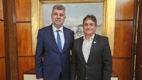 Primarul USR din Alba Iulia, Gabriel Pleșa, fotografie alături de Marcel Ciolacu. Postarea alimentează discuțiile legate de trecerea acestuia la PSD