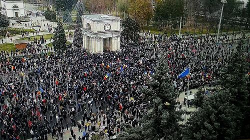 Protest masiv la Chișinău organizat de Maia Sandu, cu 50.000 de oameni care au cerut alegeri anticipate