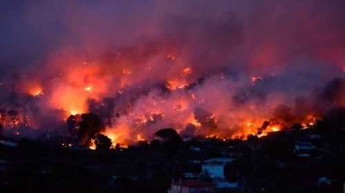 Incendii de vegetaţie în Grecia provocate de vânturile puternice și temperaturile ridicate