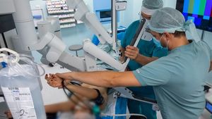 Premiera națională: echipa Spitalului MedLife Polisano Sibiu a efectuat cu succes prima mastectomie bilaterală robotică cu sistemul daVinci