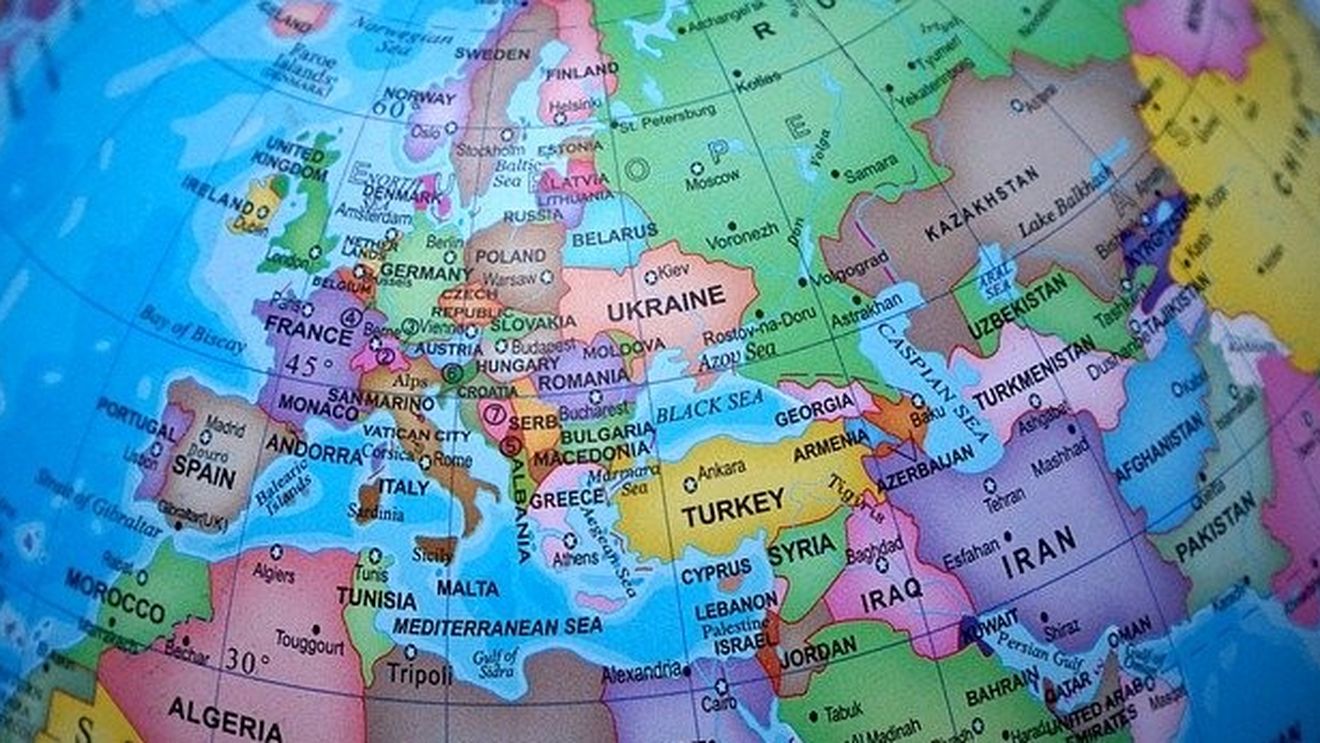 Diversitate derutantă: 27 de reglementări de călătorie diferite în UE / Germania vrea testări obligatorii pentru coronavirus. Suedia lasă pe oricine să intre în ţară. Regulile din ţările UE sunt derutante. Care sunt regiunile de risc şi cine le defineşte ca atare