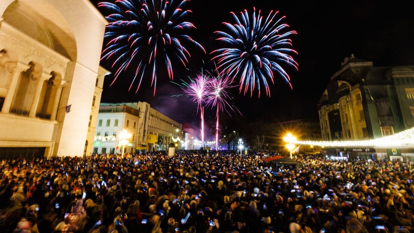 VIDEO Revelion 2026 în centrul Timișoarei: mii de oameni au sfidat gerul pentru Ruslana și Lupii lui Calancea. Artificiile au marcat intrarea în noul an