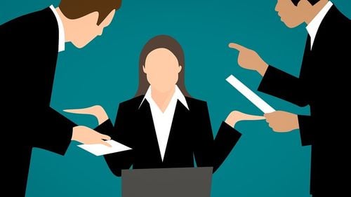 IKEA, Jumbo și Fan Curier, sancționate de Protecția Consumatorului pentru practici comerciale înșelătoare, în urma mai multor reclamații